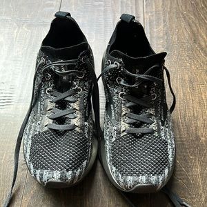 Brooks Levitate 3 all black running sneakers